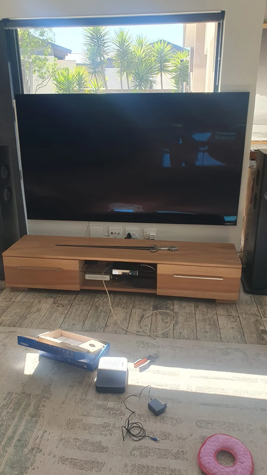 Television and decoder equipment during setup